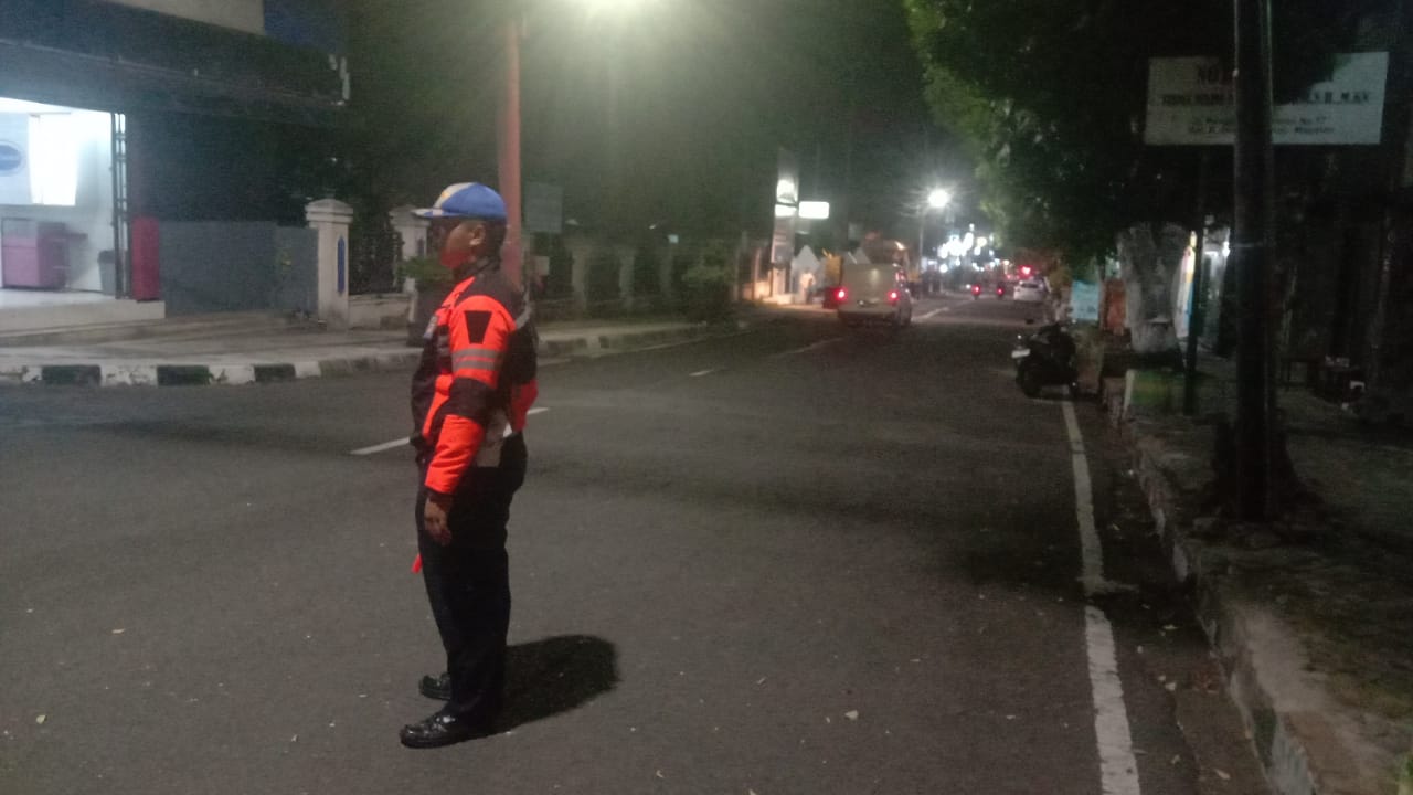 Giat Pengaturan Lalu Lintas Kirab Tek Tur Bersih Desa Kebonagung oleh Dishub Magetan